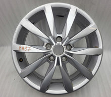 Laden Sie das Bild in den Galerie-Viewer, 1x Alufelge 17 Zoll 6.0" 5x112 48ET Glanz Silber 5G0601025K VW Golf Vii FEL6649124802do
