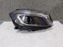 Laden Sie das Bild in den Galerie-Viewer, Frontscheinwerfer Mercedes-Benz W176 A1768202861KZ Rechts Scheinwerfer Headlight SCH9884440061pl