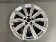 Load image into Gallery viewer, 1x Alufelge 19 Zoll 8.0&quot; 5x112 39ET Glanz Silber 4K0601025M Audi A6 C8 Rim Wheel