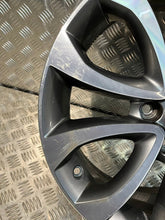 Laden Sie das Bild in den Galerie-Viewer, 1x Alufelge 17 Zoll 7.0" 5x114.3 47ET Glanz KE409-1K200 Nissan Leaf Juke FEL1527553324hw