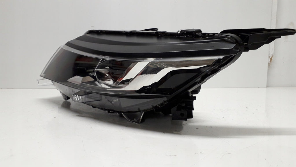 Frontscheinwerfer Mitsubishi L200 Triton 8301D378 Ein Stück (Rechts oder Links)