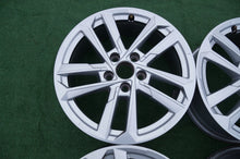 Laden Sie das Bild in den Galerie-Viewer, 4x Alufelge 17 Zoll 6.5" 5x112 43ET Glanz Silber 8Y0601025L Audi A3 Rim Wheel FEL7824131539oo