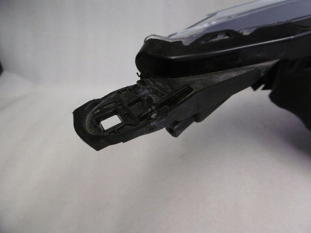 Frontscheinwerfer Mitsubishi Eclipse Cross 8301D071 LED Links Headlight