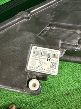 Laden Sie das Bild in den Galerie-Viewer, Frontscheinwerfer Skoda Octavia IV 5E4941016A Rechts Scheinwerfer Headlight SCH9378274997kl