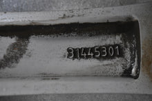 Laden Sie das Bild in den Galerie-Viewer, 1x Alufelge 18 Zoll 8.0" 5x108 42ET Glanz Silber 31445301 Volvo S90 V90 FEL1899193280te