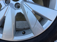 Laden Sie das Bild in den Galerie-Viewer, 1x Alufelge 17 Zoll 6.5" 5x100 6F9601025D Seat Arona Rim Wheel FEL3880165106ww
