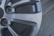 Load image into Gallery viewer, 1x Alufelge 16 Zoll 6.5" 5x114.3 45ET Glanz Silber 8635-5 Toyota Rim Wheel FEL7214360022hq
