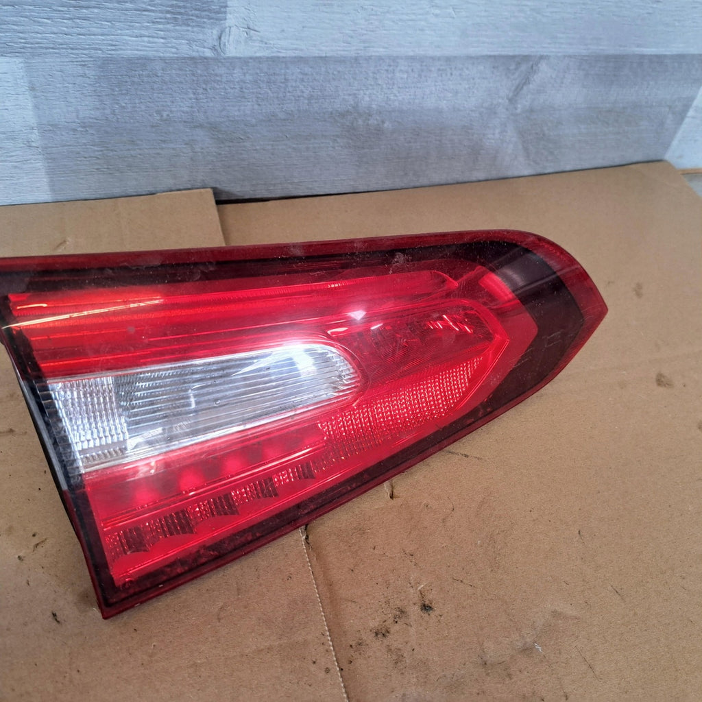 Rückleuchte Mercedes-Benz W247 A2479066400 Ein Stück (Rechts oder Links)