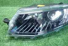 Load image into Gallery viewer, Frontscheinwerfer Skoda Octavia III 5E1941015B Links Scheinwerfer Headlight SCH1009082511dz