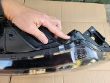 Laden Sie das Bild in den Galerie-Viewer, Frontscheinwerfer Mitsubishi Outlander III 8301C8-64 LED Rechts Headlight