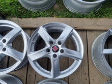 Laden Sie das Bild in den Galerie-Viewer, 4x Alufelge 16 Zoll 6.5" 5x112 46ET Glanz KBA51975 VW Golf Rim Wheel FEL9944229779kg