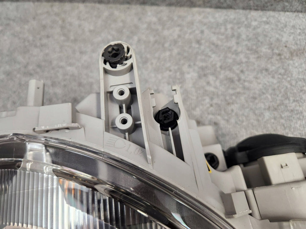 Frontscheinwerfer Mercedes-Benz W203 A2038203659SCZ 030116627815 Xenon Rechts SCH2853212262ru