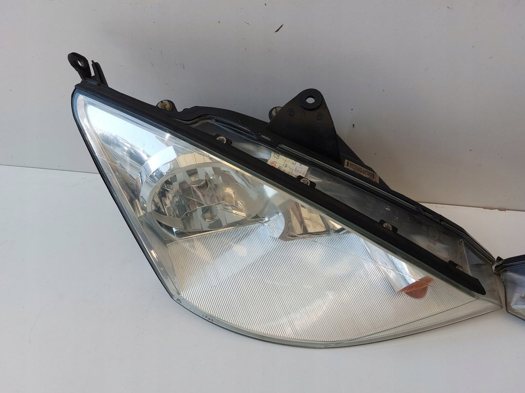 Frontscheinwerfer Ford Focus 2M51-13W030-BF 2M51-13W029-BF Ein Satz Headlight SCH5576836174om