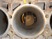 Laden Sie das Bild in den Galerie-Viewer, Motorblock Mercedes-Benz Sl R107 117967 5.5 Benzin Unkomplett