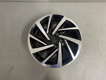 Load image into Gallery viewer, 1x Alufelge 16 Zoll 6.5&quot; 5x112 46ET Glanz Silber 5G0601025 Ds Golf Vii Rim Wheel