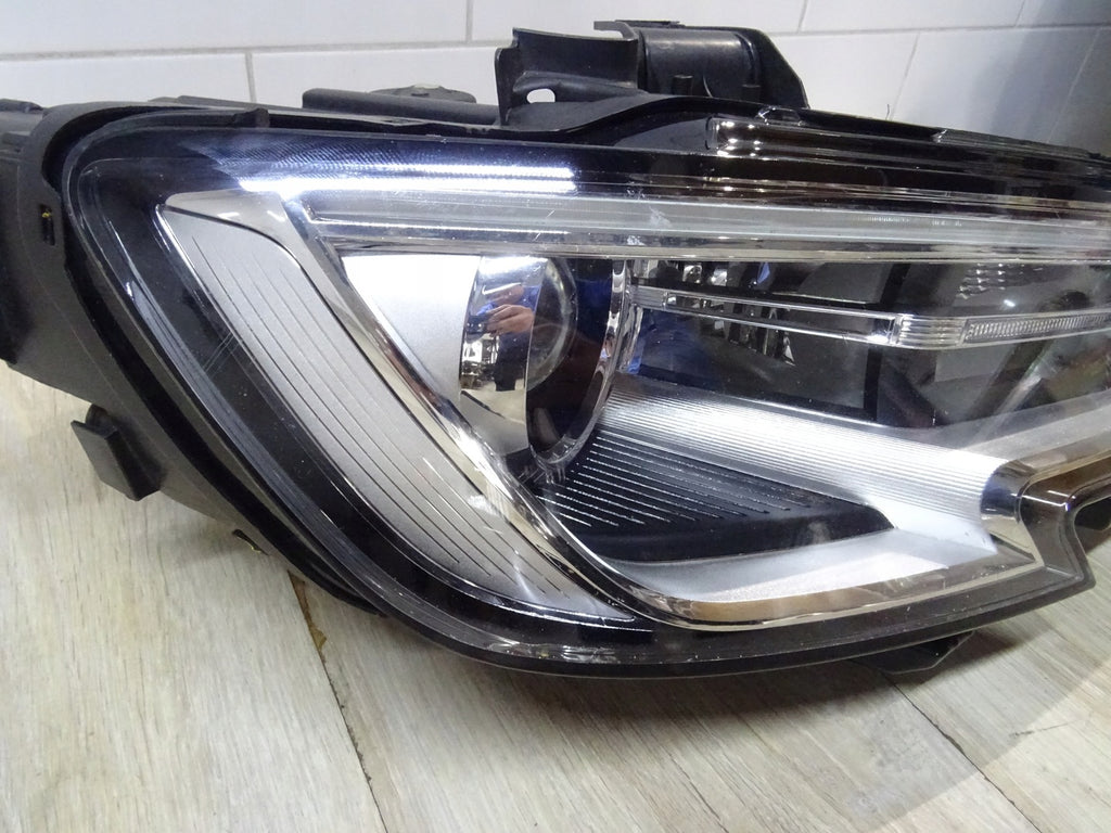 Frontscheinwerfer Audi A3 8V0941006E 90104557 Xenon Rechts Headlight