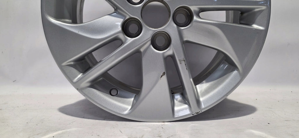 1x Alufelge 15 Zoll 6.0" 5x114.3 45ET Glanz Silber 42611K0030 Toyota Yaris FEL9027825182pw