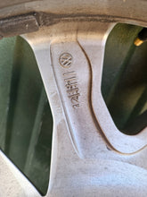 Load image into Gallery viewer, 1x Alufelge 18 Zoll 8.0&quot; 5x112 40ET 3AA601025AB VW Passat Alltrack Rim Wheel