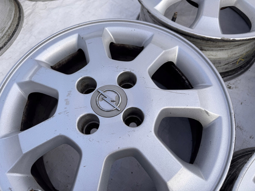 4x Alufelge 15 Zoll 6.0" 4x100 49ET Glanz Silber 24407168 Opel Astra Corsa FEL7375405685db