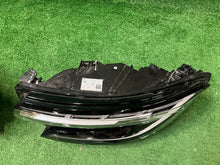 Laden Sie das Bild in den Galerie-Viewer, Frontscheinwerfer Renault 260606388R Ein Stück (Rechts oder Links) Headlight