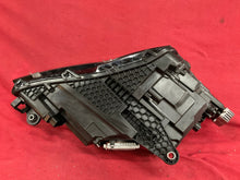 Laden Sie das Bild in den Galerie-Viewer, Frontscheinwerfer Skoda Superb III 3V1941015D LED Links Scheinwerfer Headlight