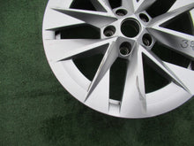 Laden Sie das Bild in den Galerie-Viewer, 1x Alufelge 17 Zoll 7.0" 5x112 46ET 5E3601025 Skoda Octavia 5e3 Rim Wheel FEL7919204987ek