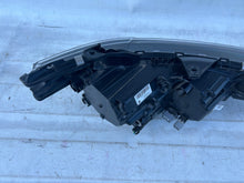 Laden Sie das Bild in den Galerie-Viewer, Frontscheinwerfer Mitsubishi Outlander III 8301D3-31 LED Links Headlight