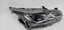 Laden Sie das Bild in den Galerie-Viewer, Frontscheinwerfer Toyota Corolla 81110-2T31-00 Rechts Scheinwerfer Headlight