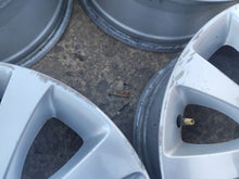 Laden Sie das Bild in den Galerie-Viewer, 4x Alufelge 17 Zoll 7.0" 5x110 35ET Glanz Silber 13269541 Opel Meriva B FEL7016397900je
