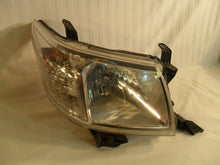 Laden Sie das Bild in den Galerie-Viewer, Frontscheinwerfer Toyota Hilux Rechts Scheinwerfer Headlight SCH2482994734vw