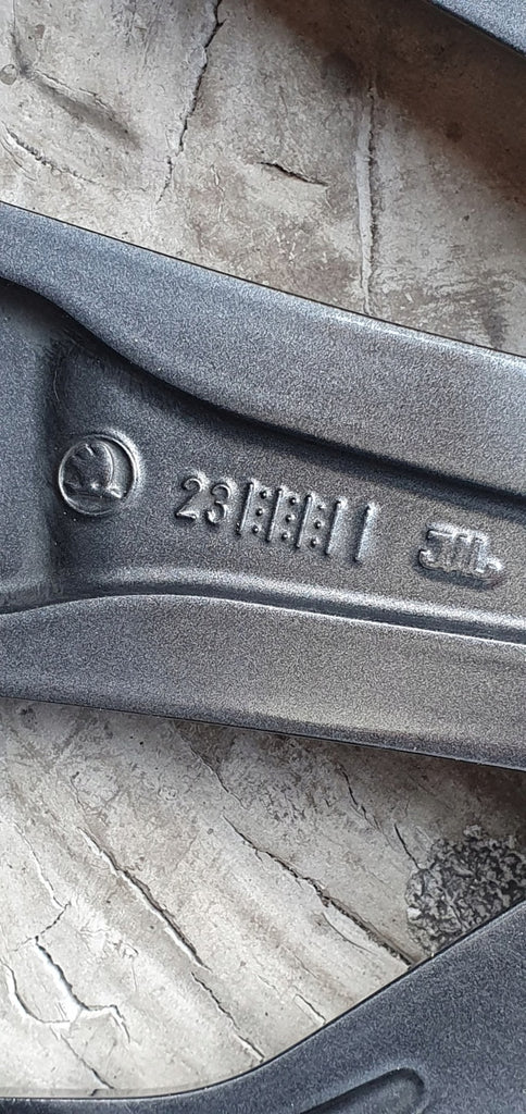 1x Alufelge 20 Zoll 9.0" 5x112 42ET Glanz Graphit 5LA601025 Mg Karoq Enyaq FEL8354288266vb