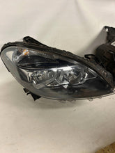 Laden Sie das Bild in den Galerie-Viewer, Frontscheinwerfer Mercedes-Benz W246 A246800161 Ein Satz Scheinwerfer Headlight SCH2014574156ji