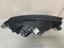Laden Sie das Bild in den Galerie-Viewer, Frontscheinwerfer Skoda Octavia I 5E4941015A LED Ein Stück (Rechts oder Links) SCH2879767429tr