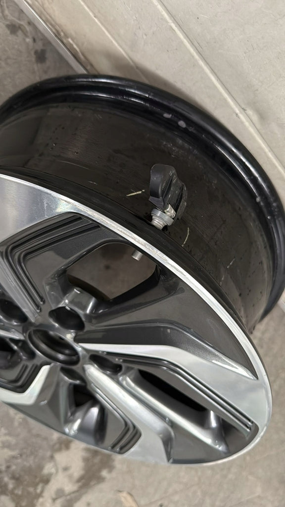 1x Alufelge 16 Zoll 6.5" 5x114.3 44ET 52910-CM100 Hyundai Kona Rim Wheel