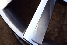 Load image into Gallery viewer, 1x Alufelge 19 Zoll 8.0&quot; 5x112 44ET Glanz Grau 3V0601025AP Mg Superb Iii