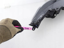Laden Sie das Bild in den Galerie-Viewer, Frontscheinwerfer Toyota Yaris EUK06 Links Scheinwerfer Headlight SCH5351837389ar