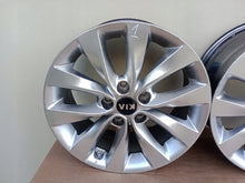 Load image into Gallery viewer, 1x Alufelge 17 Zoll 7.5&quot; 5x114.3 52 5ET Glanz Graphit 52910-D4250 Kia Optima