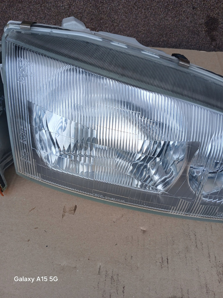 Frontscheinwerfer Mitsubishi Delica Space Gear Ein Satz Scheinwerfer Headlight
