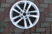 Load image into Gallery viewer, 1x Alufelge 17 Zoll 8.0&quot; 5x112 46ET Glanz Silber 8Y0601025E Audi A3 Rim Wheel