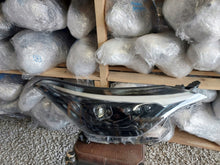 Laden Sie das Bild in den Galerie-Viewer, Frontscheinwerfer Toyota C-Hr Chr 81110-YP280-00 Full LED Rechts Headlight SCH8299313938fb