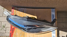 Laden Sie das Bild in den Galerie-Viewer, Frontscheinwerfer Ford Fiesta I 85122000 Full LED Rechts Scheinwerfer Headlight SCH9463461063lo