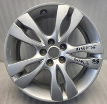 Load image into Gallery viewer, 1x Alufelge 18 Zoll 7.0&quot; 5x114.3 35ET 52910-3J350 Hyundai Tucson Santa Iii