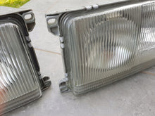 Laden Sie das Bild in den Galerie-Viewer, Frontscheinwerfer Mercedes-Benz W123 1305620201 Rechts Scheinwerfer Headlight SCH7378049901gl
