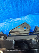 Laden Sie das Bild in den Galerie-Viewer, Frontscheinwerfer Mitsubishi Eclipse Cross EDM922-05010 LED Links Headlight