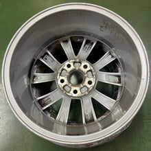 Laden Sie das Bild in den Galerie-Viewer, 1x Alufelge 16 Zoll 6.5" 5x112 46ET Silber 5E0601025BJ- Skoda Rim Wheel FEL2993524208ah