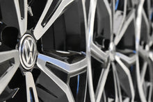 Laden Sie das Bild in den Galerie-Viewer, 4x Alufelge 18 Zoll 7.0&quot; 5x100 39ET Glanz Schwarz 2GM601025F VW T-Cross Tcross