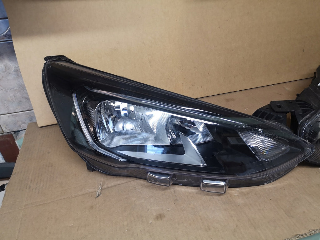 Frontscheinwerfer Ford Focus JX7B-13W029-DE JX7B-13W030-DE LED Rechts oder Links