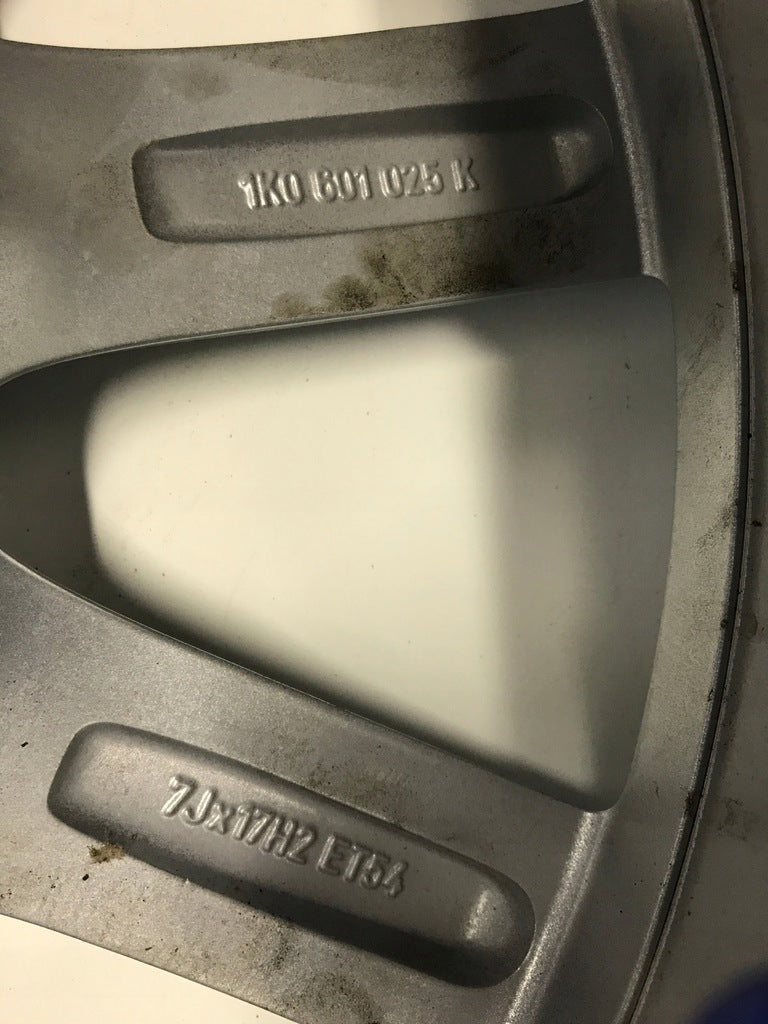 1x Alufelge 17 Zoll 7.0" 5x112 54ET Glanz Silber 1K0601025K VW Golf V Touran FEL1888905207om