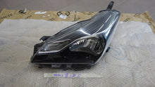 Load image into Gallery viewer, Frontscheinwerfer Toyota Yaris Links Scheinwerfer Headlight SCH1624820320lf