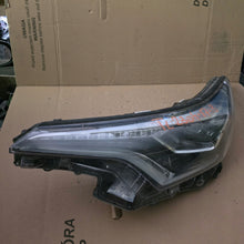 Laden Sie das Bild in den Galerie-Viewer, Frontscheinwerfer Toyota C-Hr Chr 81150-F4071 Links Scheinwerfer Headlight SCH1714175405ck